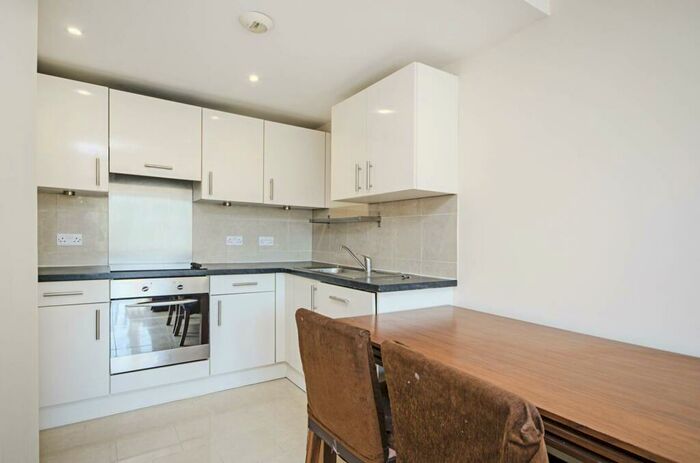 2 Bedroom Flat To Rent In Greyhound Hill, Hendon, London, NW4