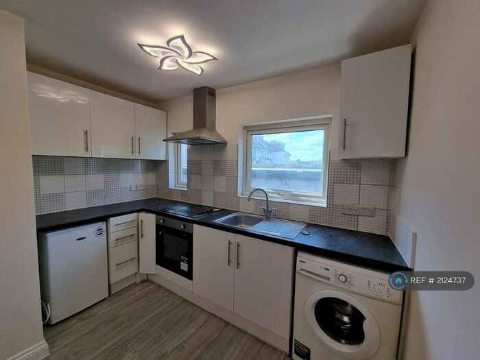 1 Bedroom Flat To Rent In North Circular Road, London, NW2