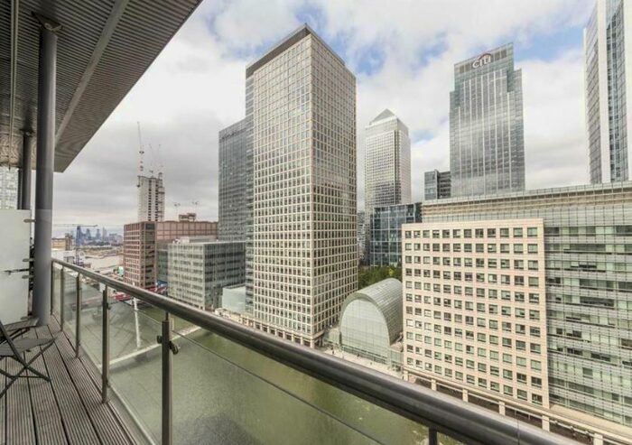 2 Bedroom Flat To Rent In South Quay Square, London, E14