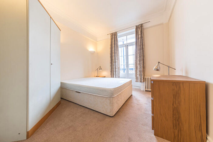 2 Bedroom Apartment To Rent In Shoot Up Hill, London, NW2