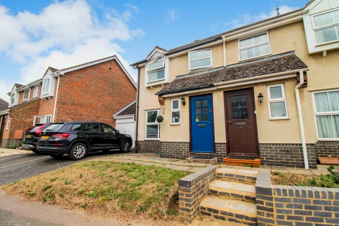 3 Bedroom Semi-Detached House To Rent In Mitre Close, Bedford, MK41