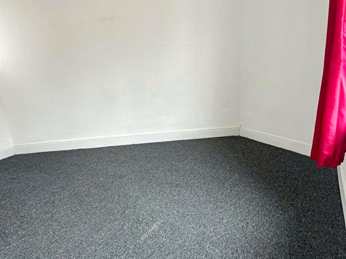 1 Bedroom End Of Terrace House For Sale In Barras Garth Road, Wortley, Leeds, LS12