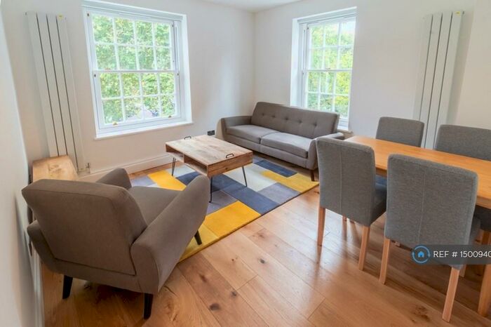 3 Bedroom Flat To Rent In Worcester House, London, SE11