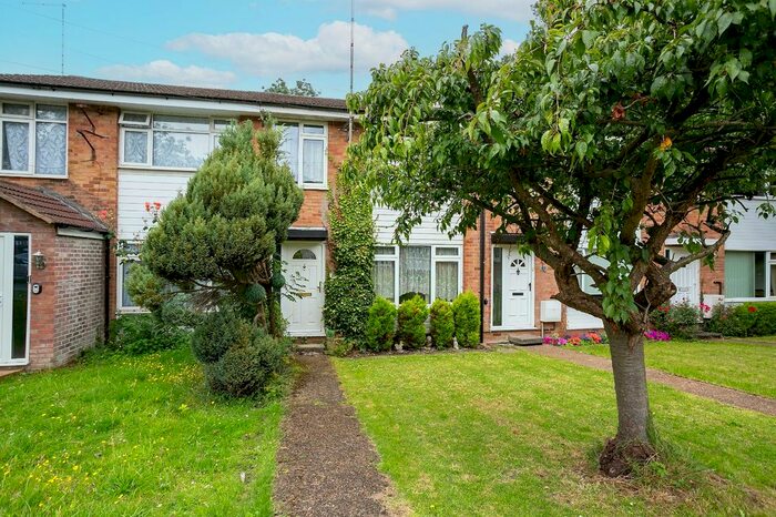 3 Bedroom Terraced House For Sale In Peregrine Close, Watford, Hertfordshire, WD25