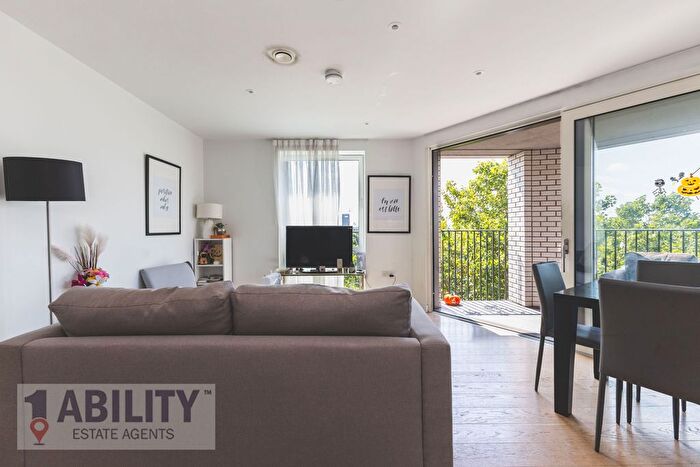 2 Bedroom Flat To Rent In Ash Avenue, London, SE17