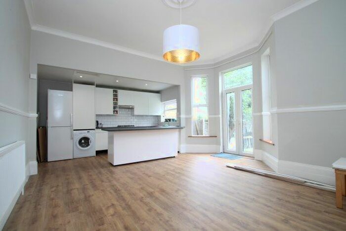1 Bedroom Flat To Rent In Langley Road, Beckenham, BR3