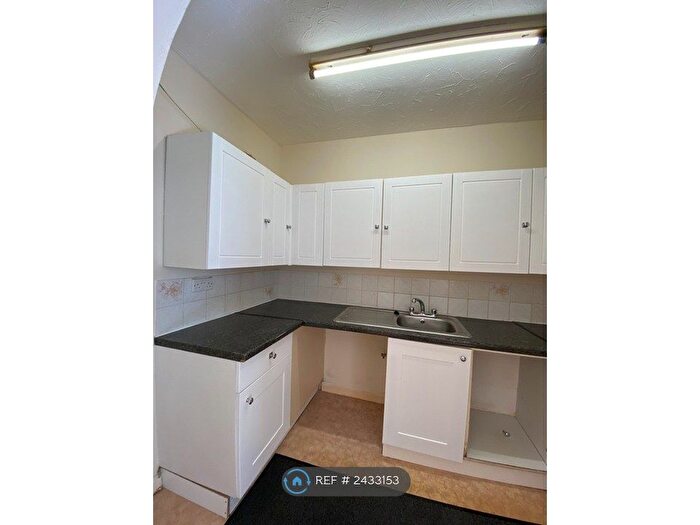 2 Bedroom Flat To Rent In Winner Street, Paignton, TQ3