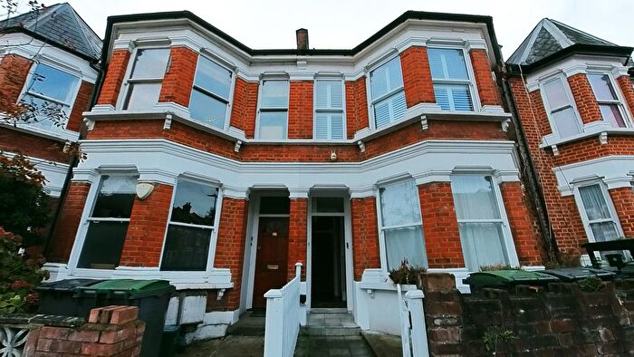 3 Bedroom Flat For Sale In Falkland Road, London, N8