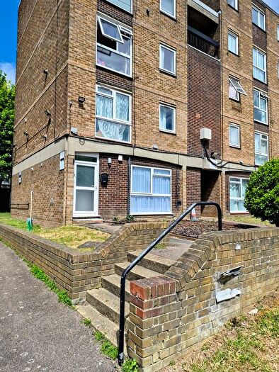 1 Bedroom Flat To Rent In North Street, Strood, ME2