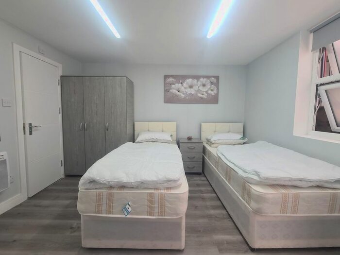 Studio To Rent In Wargrave Avenue, London, N15