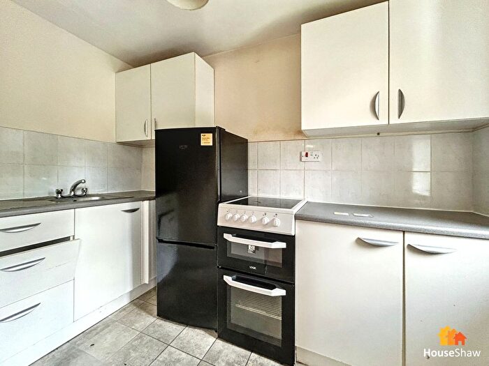 1 Bedroom Studio To Rent In Bevelwood Gardens, High Wycombe, HP12