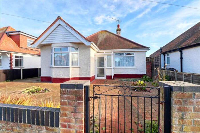 2 Bedroom Bungalow For Sale In Nottingham Road, Holland On Sea, CO15