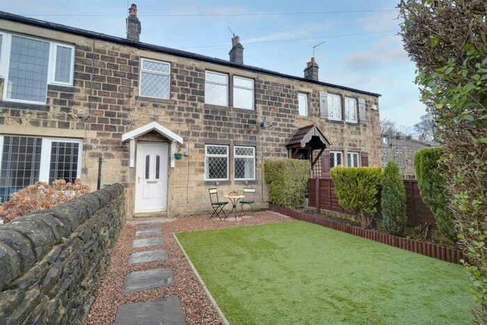 3 Bedroom Terraced House To Rent In South Street, Rawdon, Leeds, LS19