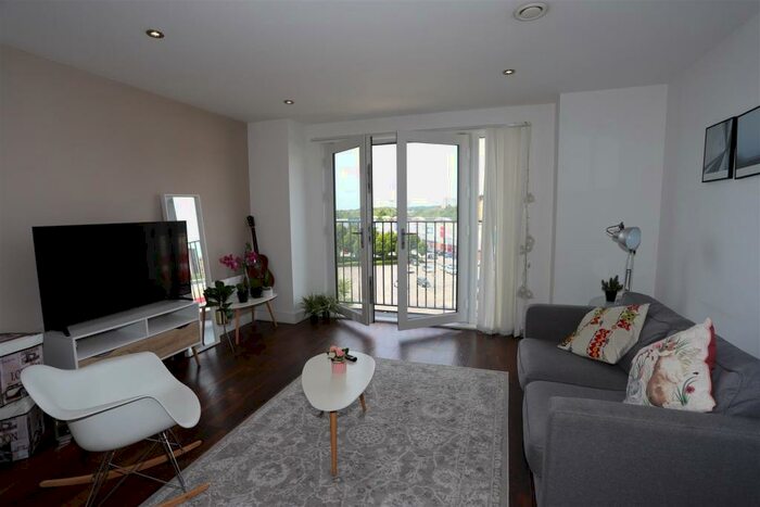 2 Bedroom Apartment To Rent In Wilburn Basin, Ordsall Lane, M5