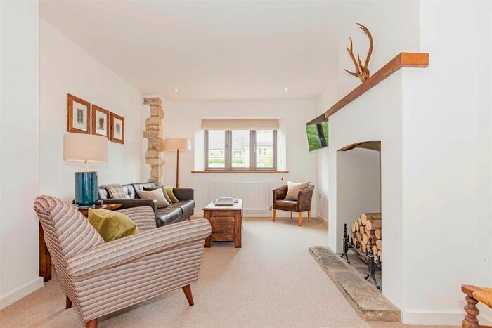 3 Bedroom Property To Rent In Hensington Road, Woodstock, OX20