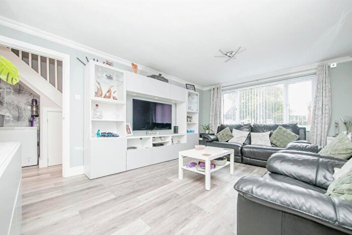 3 Bedroom End Of Terrace House For Sale In Magnolia Drive, Colchester, CO4