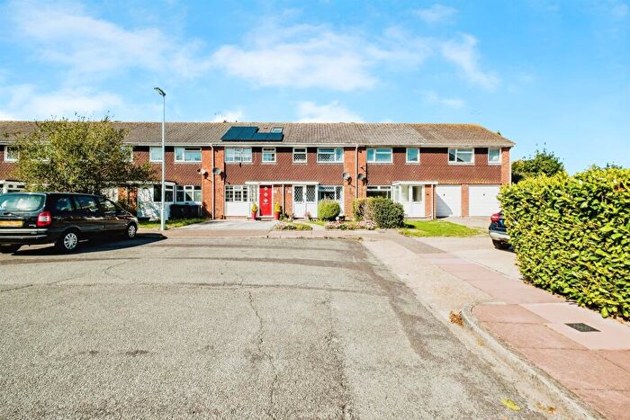 3 Bedroom End Of Terrace House For Sale In Chesley Close, Worthing, BN13