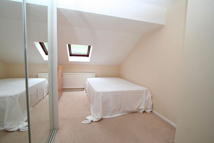 1 Bedroom Flat To Rent In Creffield Road, London, Uk, W3