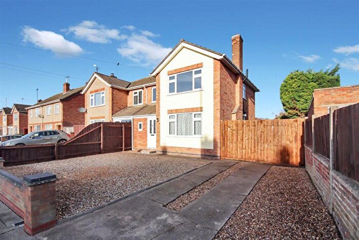 3 Bedroom Semi Detached House For Sale In Abbey Way, Rushden, NN10