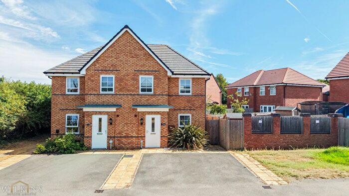 3 Bedroom Semi Detached House For Sale In Austen Drive, Tamworth, Staffordshire, B78
