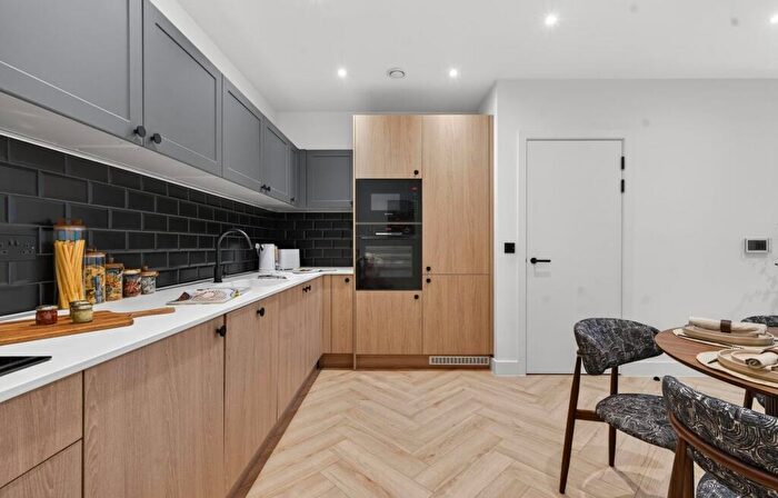 3 Bedroom Apartment For Sale In Bankside Boulevard, Salford, M3