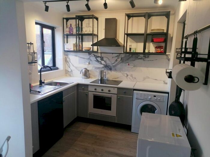 2 Bedroom Flat To Rent In Union Street, Worcester, WR1