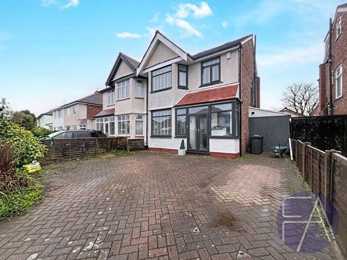 4 Bedroom Semi Detached House For Sale In Kings Hey Drive, Southport, Merseyside, PR9