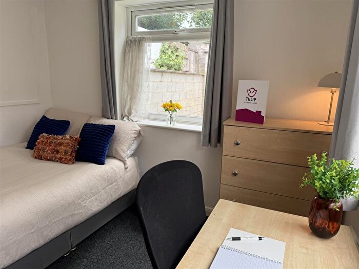 2 Bedroom Flat To Rent In De Grey Street, Hull, HU5