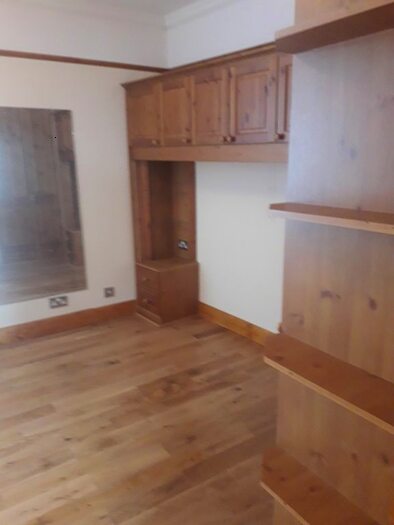 2 Bedroom Flat To Rent In Woodhouse Road, Friern Barnet, N12