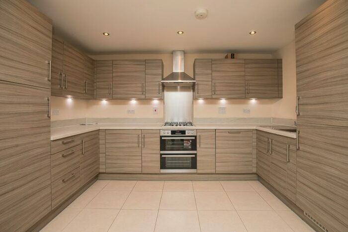 3 Bedroom Flat To Rent In Otter Way, West Drayton, UB7