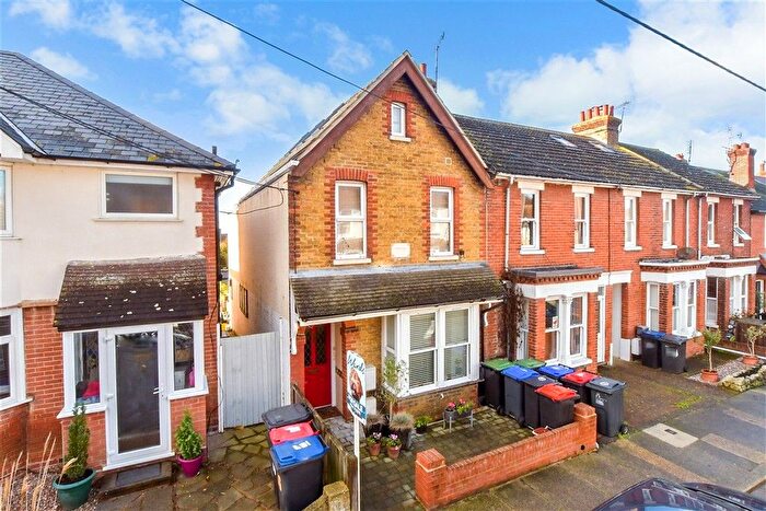 1 Bedroom Flat For Sale In Clare Road, Whitstable, Kent, CT5