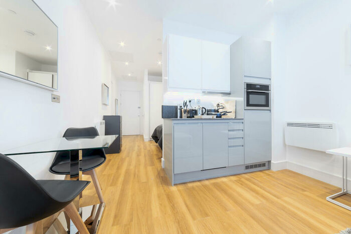 Apartment To Rent In Atria House, Bath Road, Slough, SL1