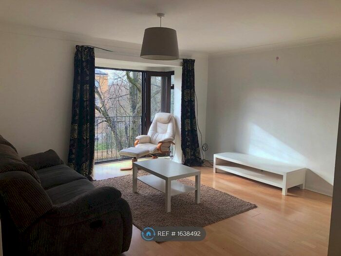 2 Bedroom Flat To Rent In Egerton Court, Manchester, M14