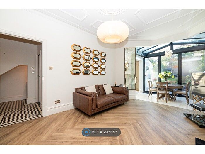 1 Bedroom Flat To Rent In The Crest, London, N13