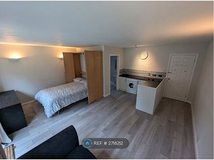Studio To Rent In Spring Gardens, Camberley, GU15