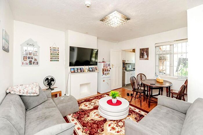 2 Bedroom Apartment For Sale In Victoria Road, Ruislip, Middlesex, HA4