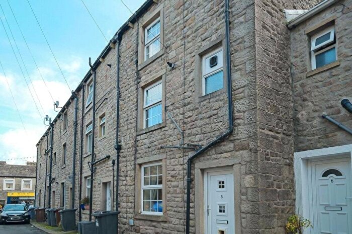 1 Bedroom Terraced House To Rent In Orchard Street, Barnoldswick, Lancashire, BB18