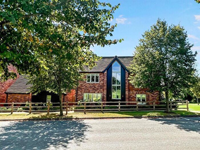 4 Bedroom Detached House For Sale In The Cedars, Warwick Road, Leek Wootton, CV35