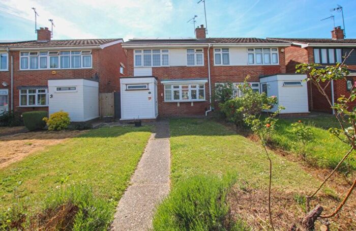 4 Bedroom Semi-Detached House To Rent In Durants Walk, Wickford, Essex, SS12