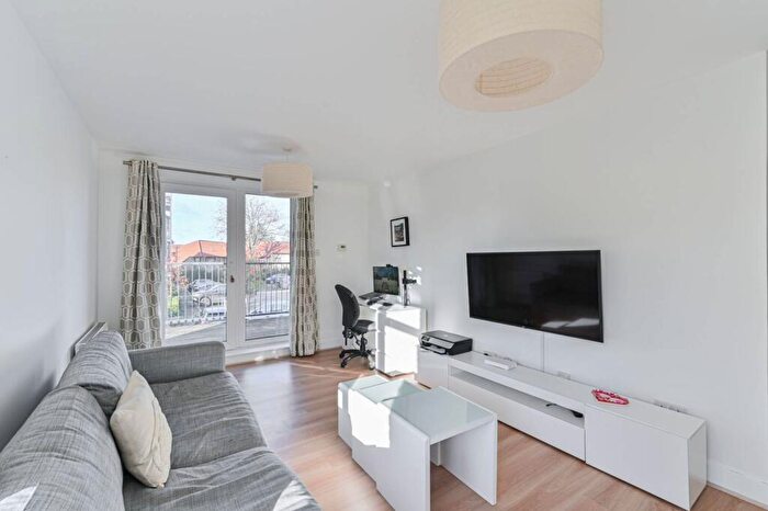 2 Bedroom Flat To Rent In Limerick Close, Balham, London, SW12