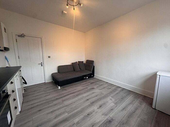 1 Bedroom Flat To Rent In Rookwood Road, Stoke Newington, N16