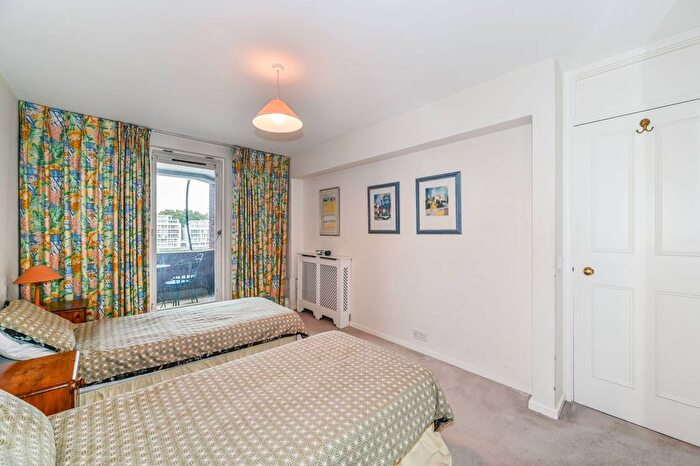 1 Bedroom Flat To Rent In Riverside Court, Nine Elms, London, SW8