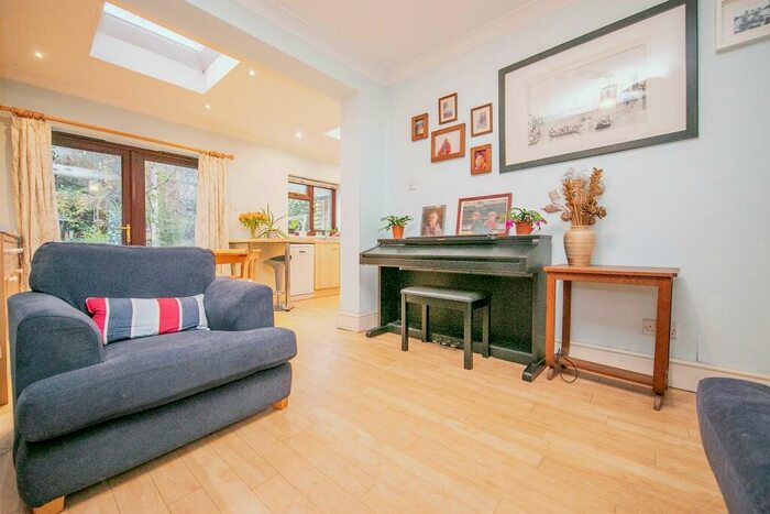 3 Bedroom Detached House For Sale In Tuddenham Avenue, Ipswich, IP4