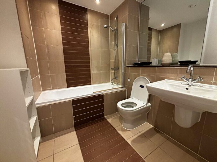 2 Bedroom Flat To Rent In BartonPlace, Hornbeam Way, M4