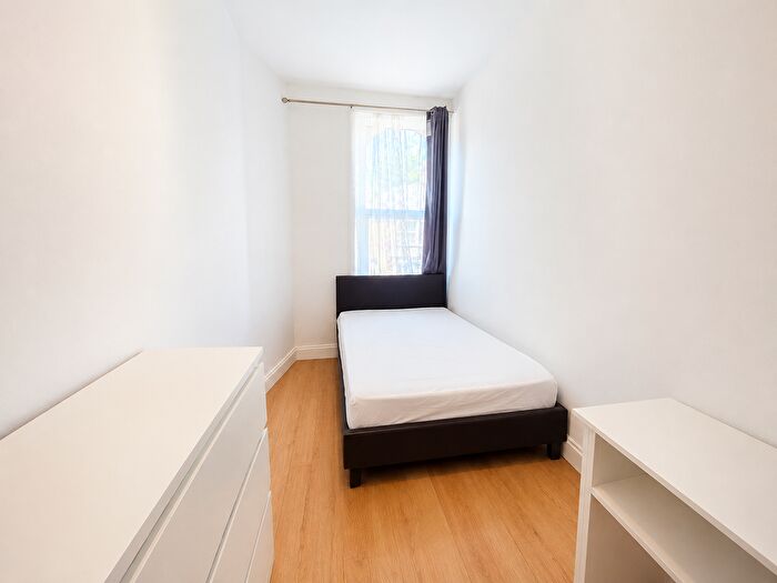 5 Bedroom Flat To Rent In Turnpike Lane, London, N8