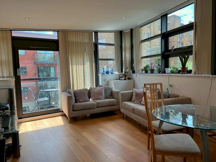 2 Bedroom Flat To Rent In Montaigne Close, London, SW1P