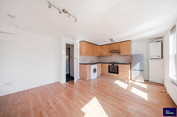 2 Bedroom Apartment For Sale In Fairbridge Road, N19