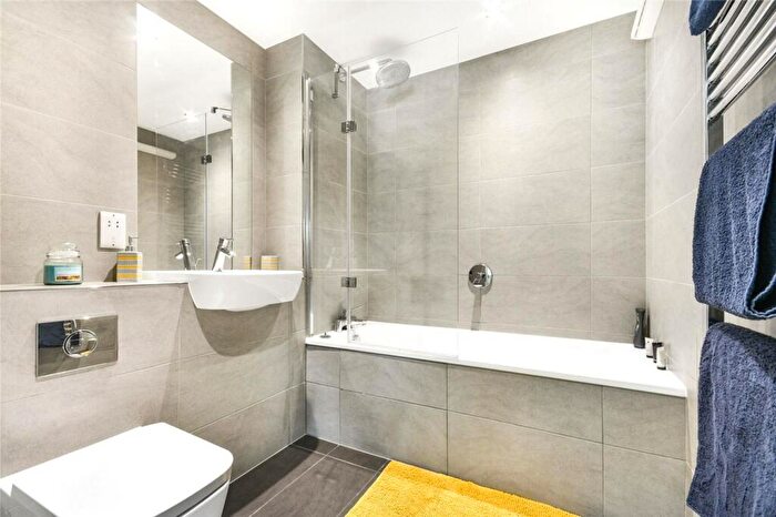 1 Bedroom Flat To Rent In Churchyard Row, Elephant And Castle, London, SE11