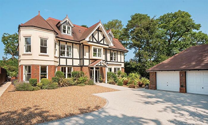 7 Bedroom Detached House For Sale In The Chase, Kingswood, KT20