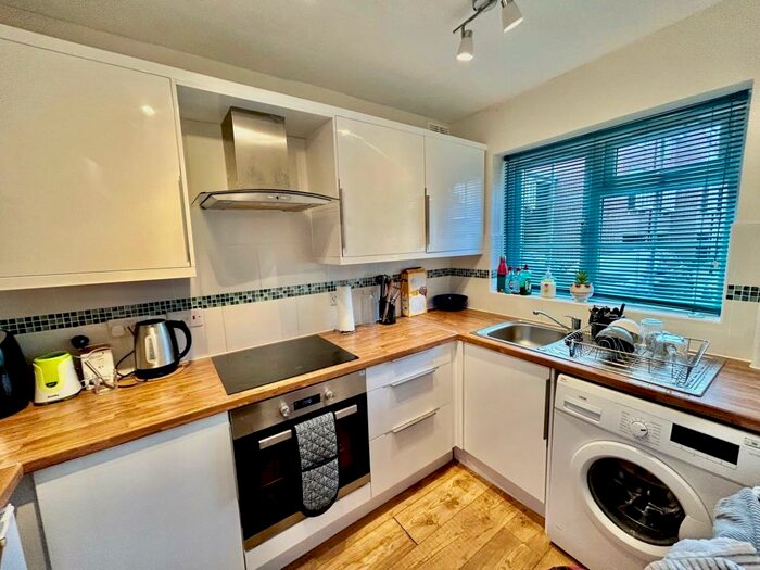 2 Bedroom House To Rent In Matlock Court, Nottingham, NG1